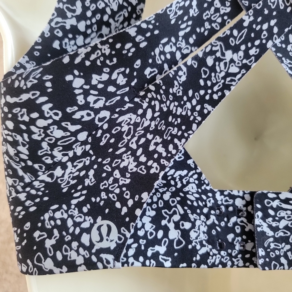 Lululemon sport bra size 32c Color Black and grey - Picture 3 of 7